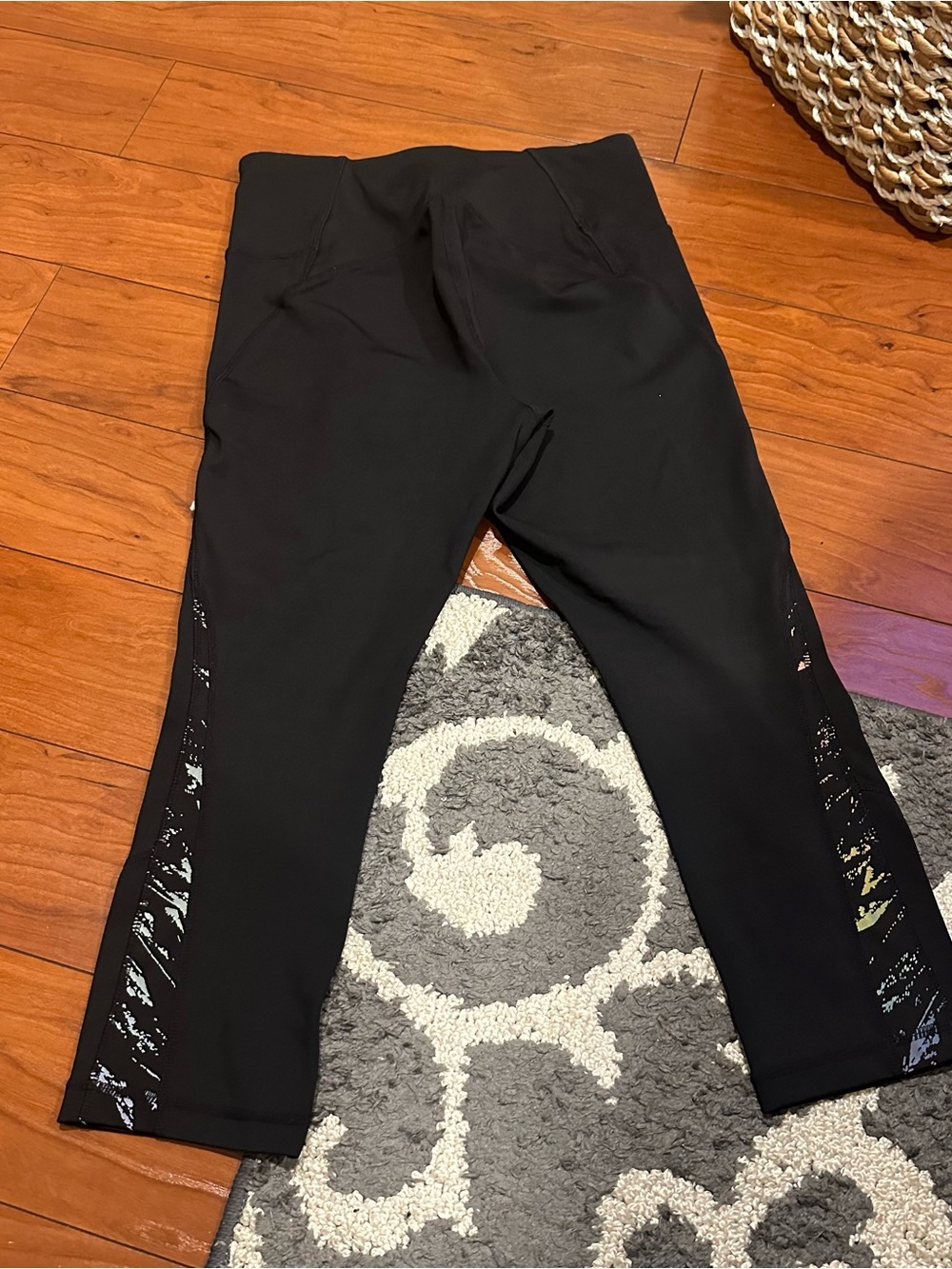 Kirkland Women's Black Athletic Capri Leggings with Design size M